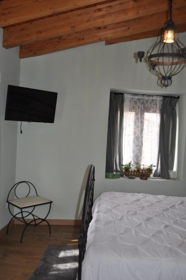 Hostal El Rincón Secreto de Gredos especializada en celiaquía y diabetes y jacuzzi Tormellas Exterior foto